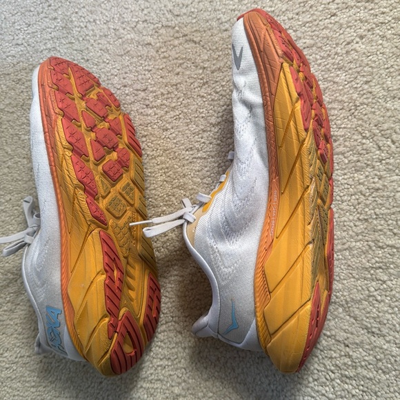 Hoka One One Arahi 6 White/Orange Size 10B Women’s - Picture 3 of 4